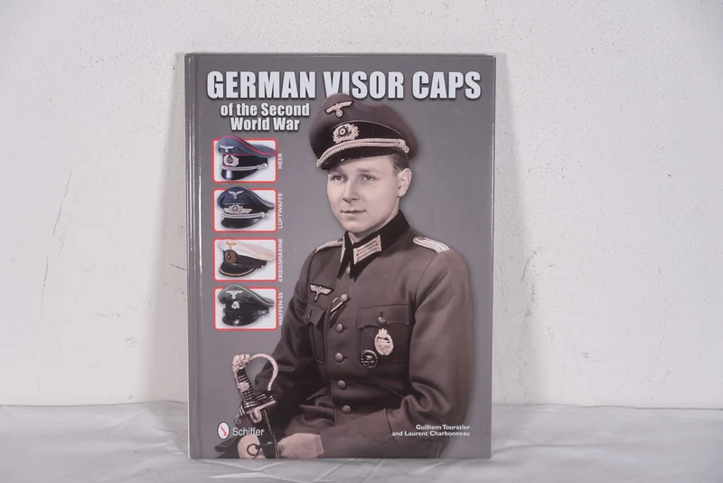 „Deutsche Schirmmütze aus dem Zweiten Weltkrieg“ Guilhem Touratier - Laurient Charnonneau 2013