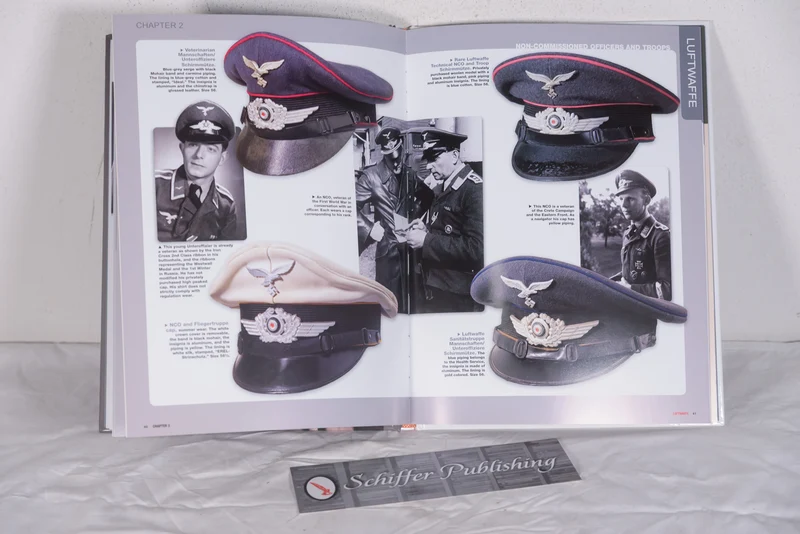 „Deutsche Schirmmütze aus dem Zweiten Weltkrieg“ Guilhem Touratier - Laurient Charnonneau 2013