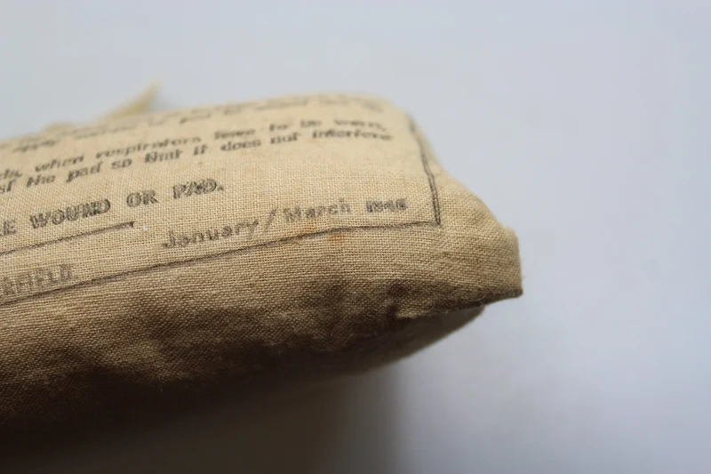 Britische Verbandspackung aus dem Zweiten Weltkrieg
