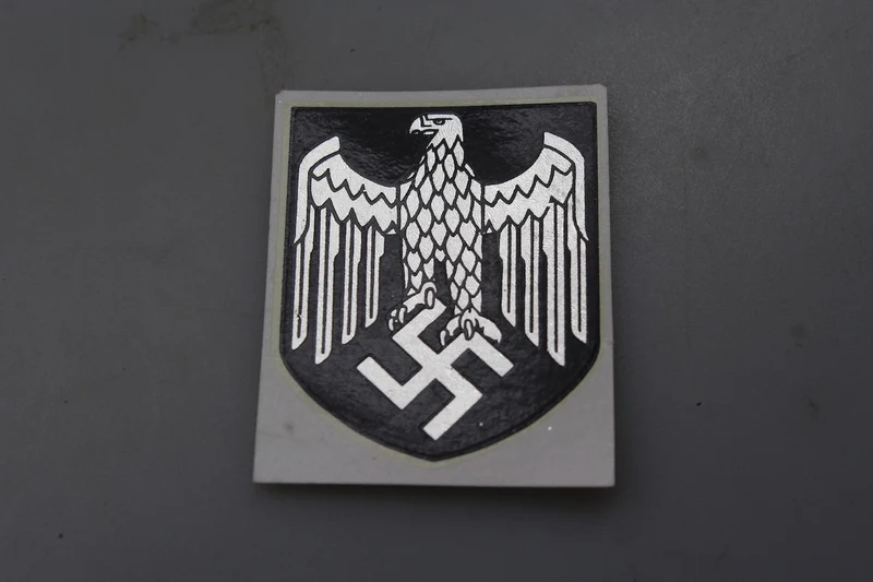 Reproduktion des Aufklebers für einen Heereshelm