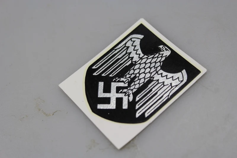 Reproduktion des Aufklebers für einen Heereshelm
