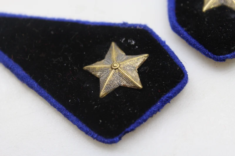 Paar offizielle REI-Insignien aus dem 2. Weltkrieg