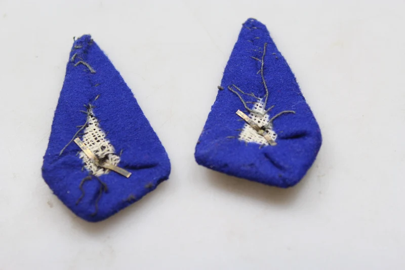 Paar offizielle REI-Insignien aus dem 2. Weltkrieg