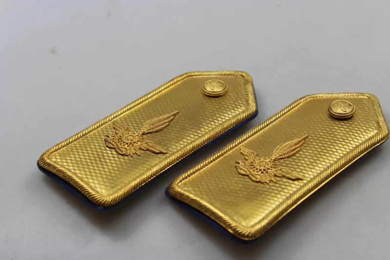 M.34-Schulterpolster mit WW2-Goldplatte