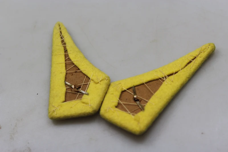 Paar offizielle REI-Insignien aus dem 2. Weltkrieg