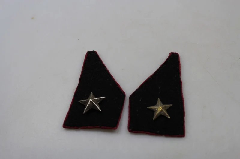 Paar offizielle REI-Insignien aus dem 2. Weltkrieg