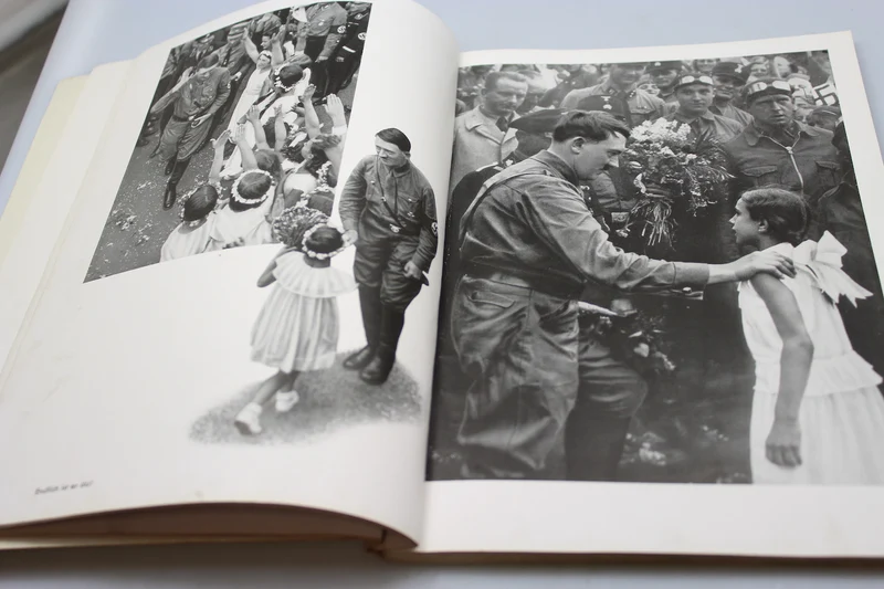 „Jugend um Hitler“ – H. Hoffman