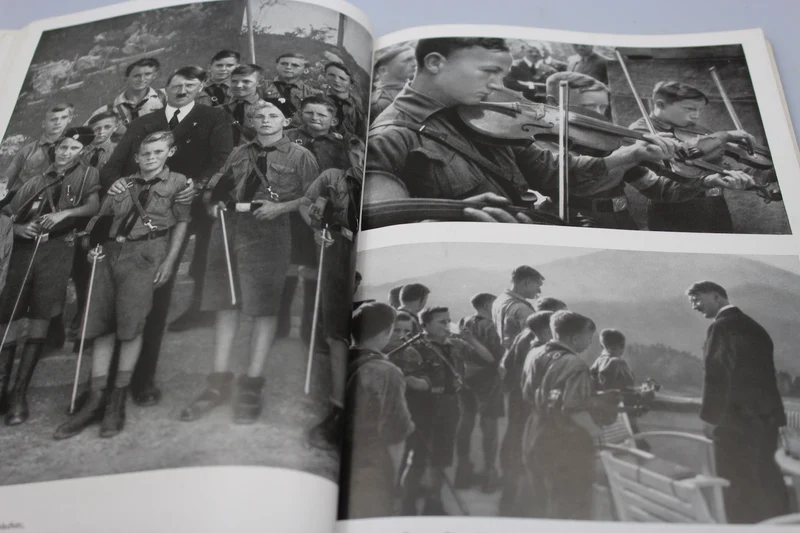 „Jugend um Hitler“ – H. Hoffman