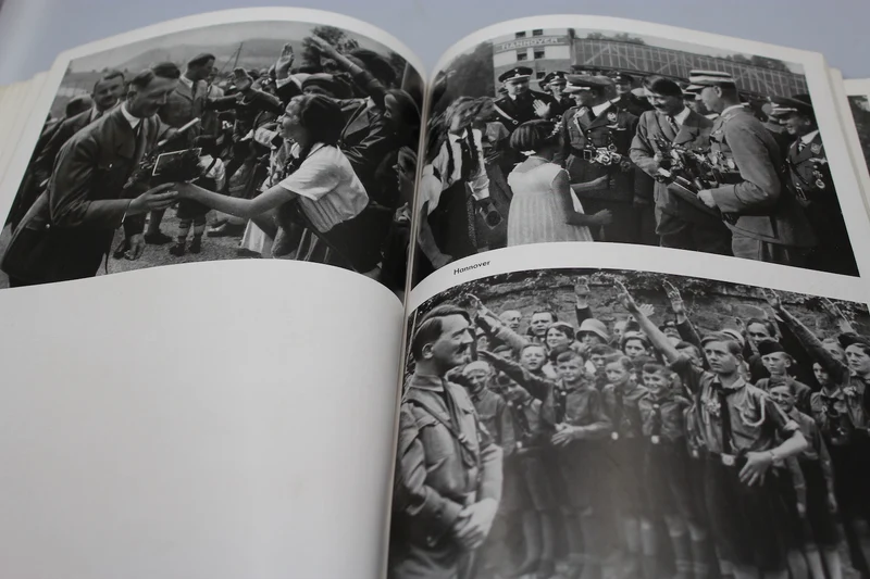 „Jugend um Hitler“ – H. Hoffman
