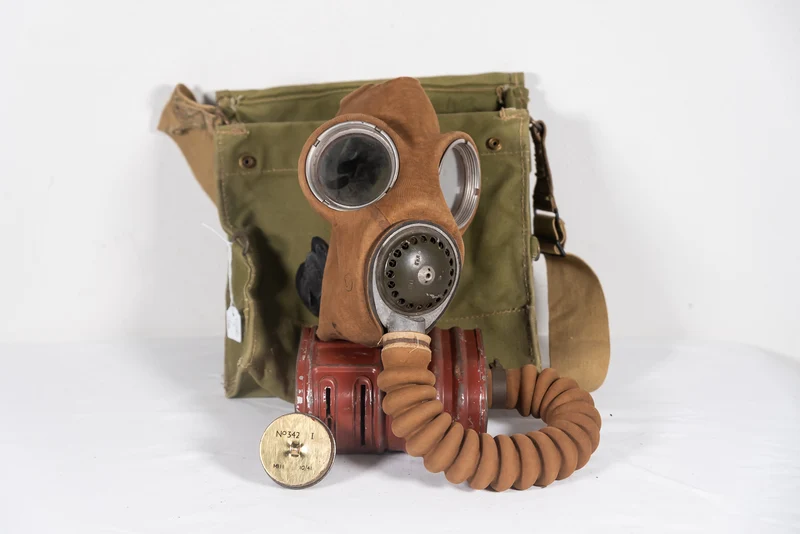 Britische Gasmaske M.39 aus dem 2. Weltkrieg