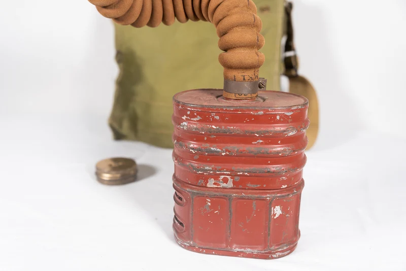 Britische Gasmaske M.39 aus dem 2. Weltkrieg
