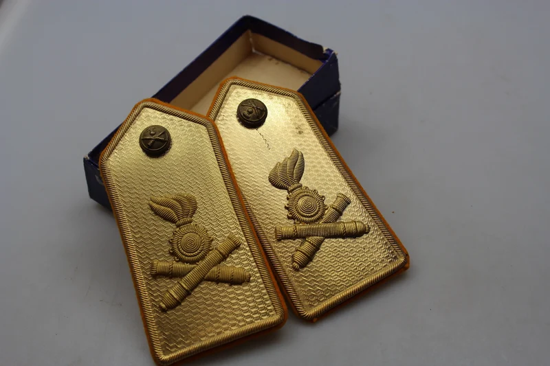 Schulterpolster M.34 mit goldener Platte mit Box
