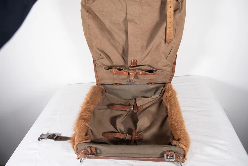 Starrer „Affe“-Rucksack