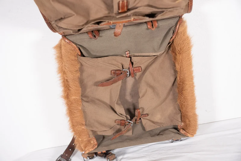 Starrer „Affe“-Rucksack