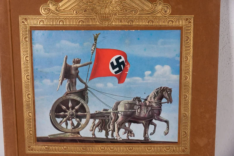 Stickeralbum „Kampf um's Drittes Reich“.