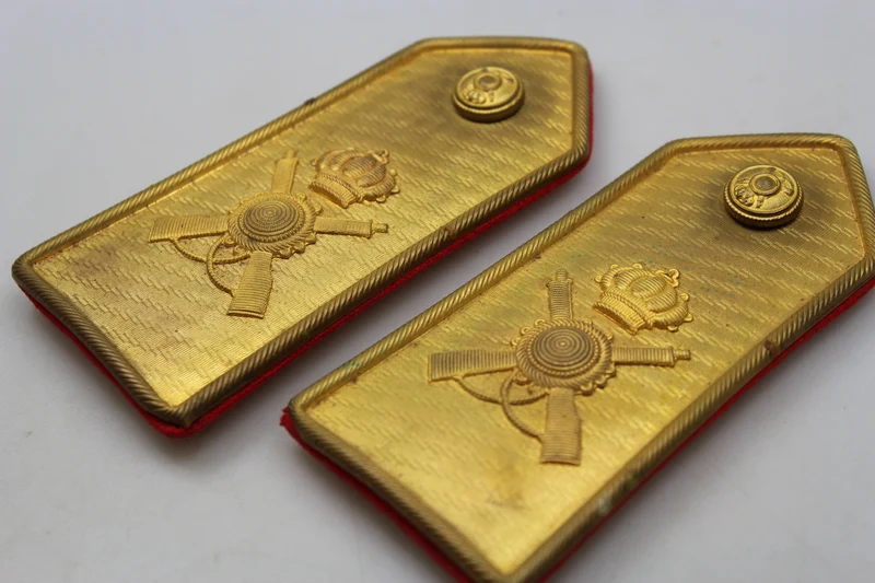 Schulterpolster M.34 mit goldener Platte