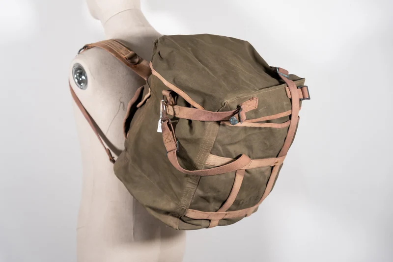 US Army WW2 Radio Rucksack