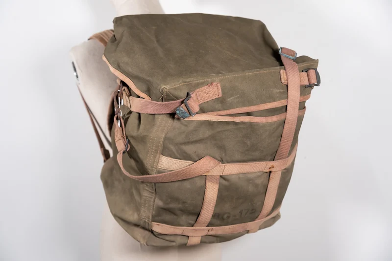 US Army WW2 Radio Rucksack