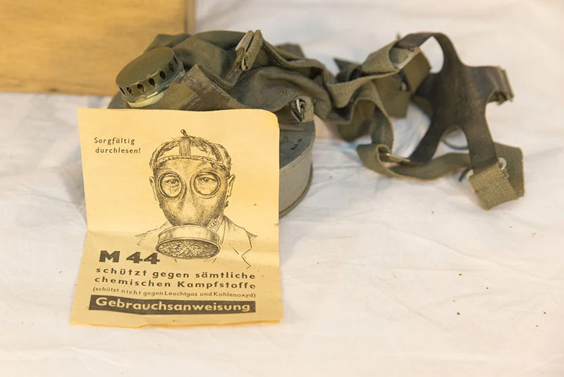 LS-Gasmaske und M.44 Zivilbevölkerung