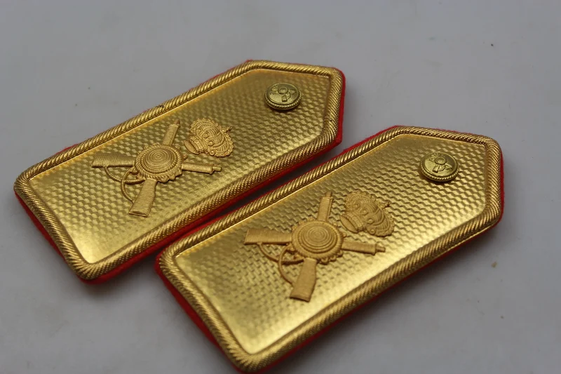 Schulterpolster M.34 mit goldener Platte
