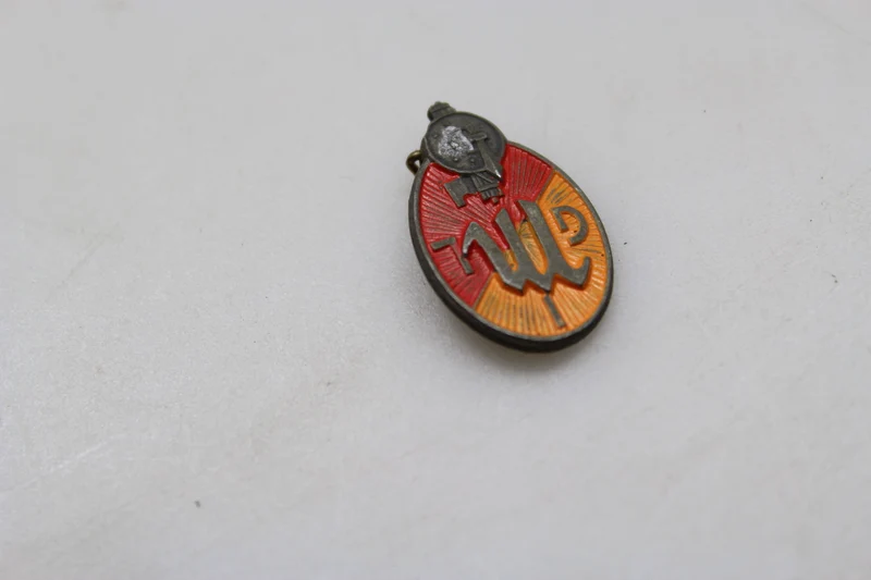 GIL-Emaille-Anstecknadel für Damen