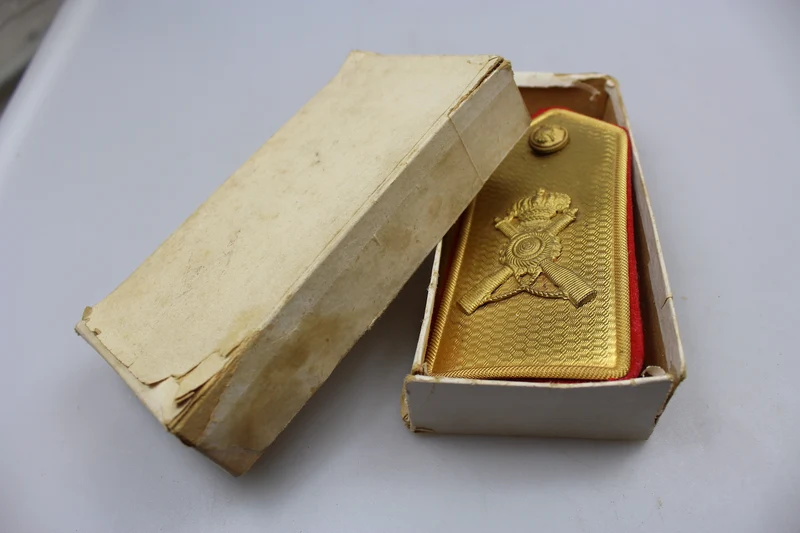 Schulterpolster M.34 mit goldener Platte