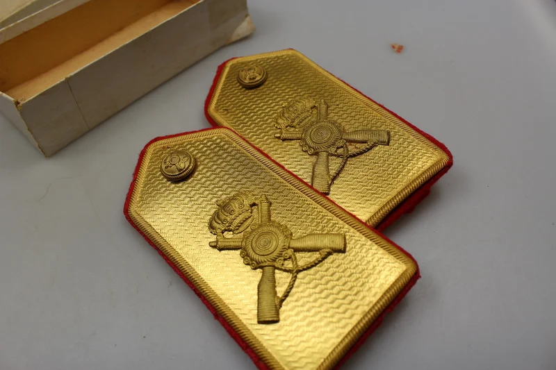 Schulterpolster M.34 mit goldener Platte