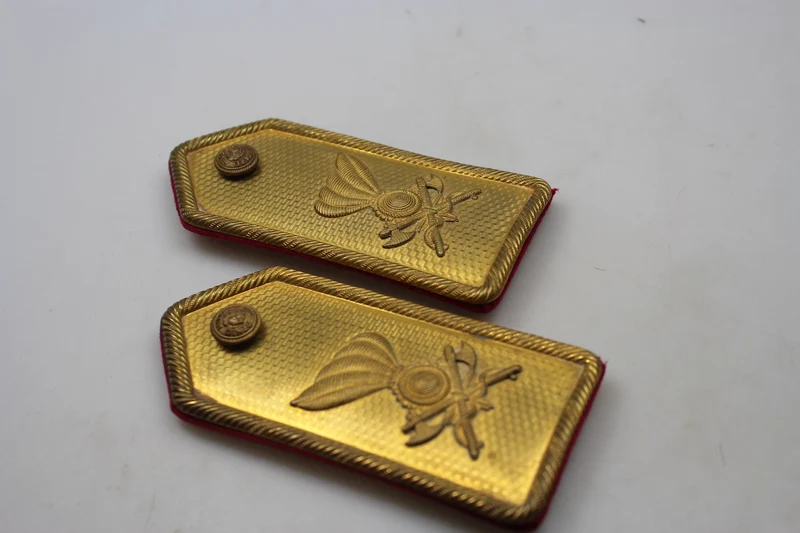 Schulterpolster M.34 mit goldener Platte