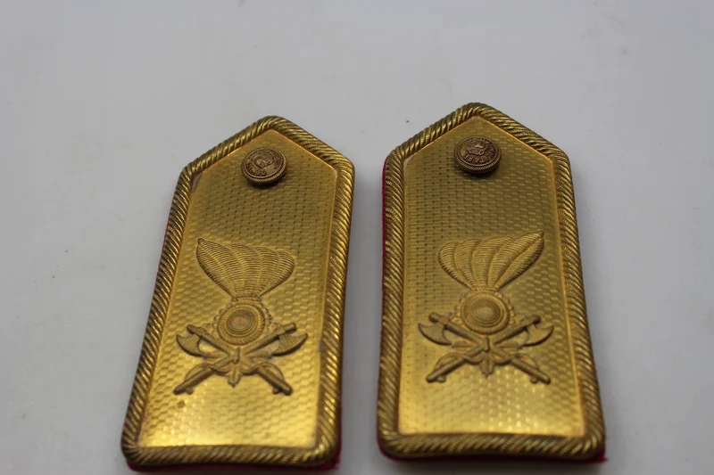 Schulterpolster M.34 mit goldener Platte