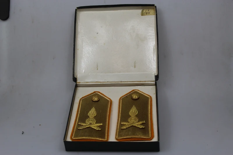 Schulterpolster M.34 mit goldener Platte mit Box