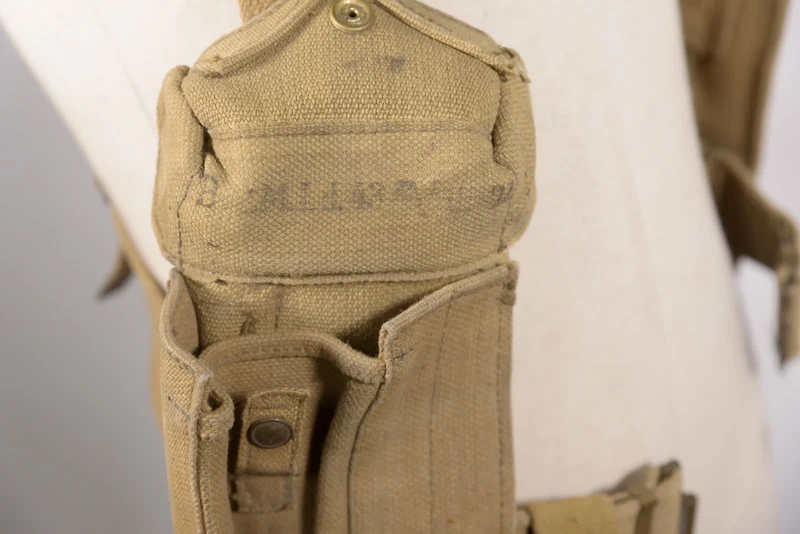 Englische Brusttasche aus dem 2. Weltkrieg