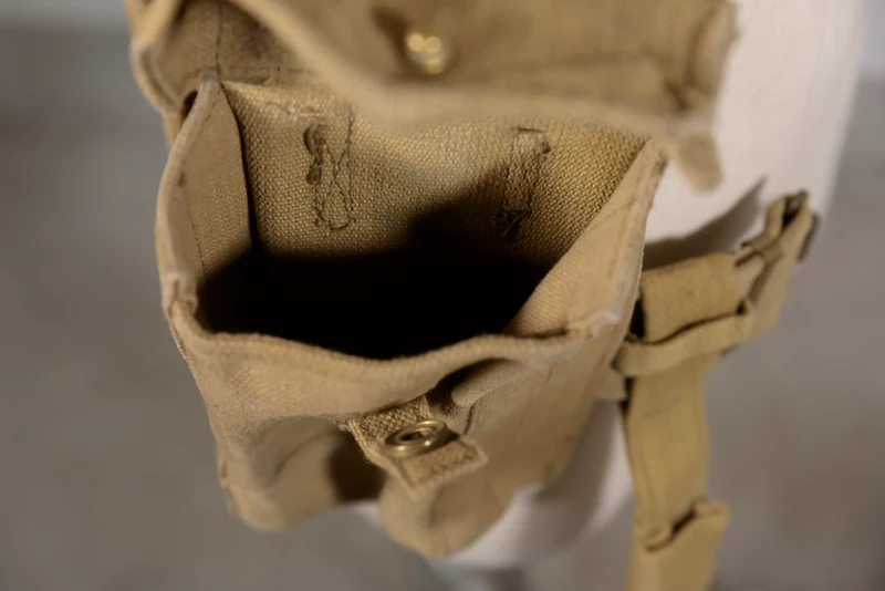 Englische Brusttasche aus dem 2. Weltkrieg