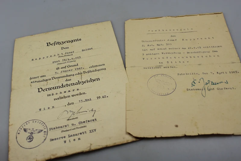 Paar Urkunden für Verwundete 2. und 3. Klasse WH WW2