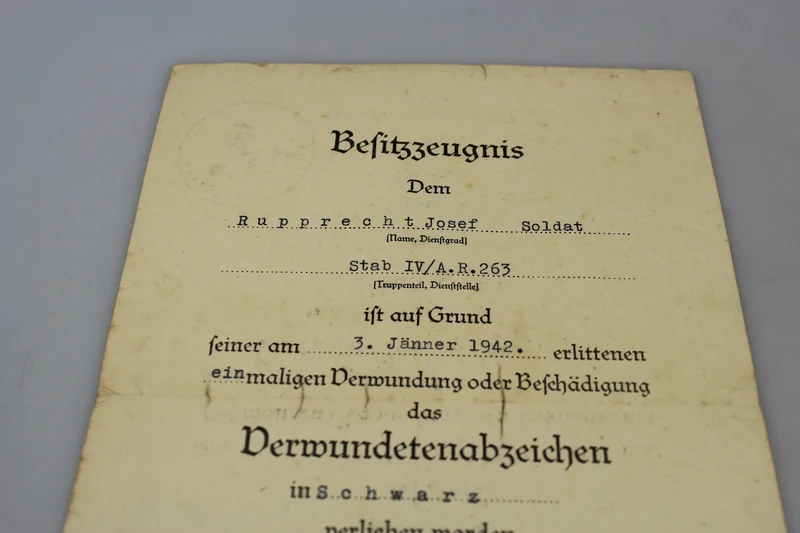 Paar Urkunden für Verwundete 2. und 3. Klasse WH WW2