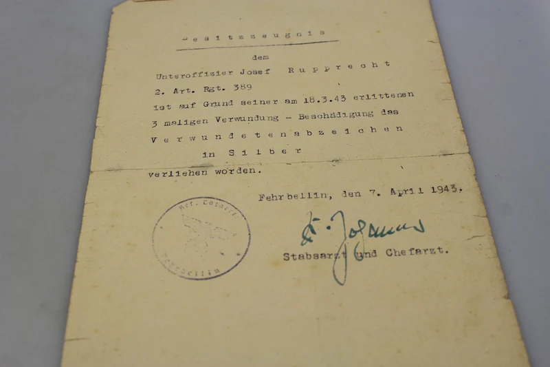Paar Urkunden für Verwundete 2. und 3. Klasse WH WW2
