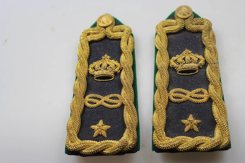 Paar Schulterpolster eines Offiziers der Royal Air Force aus dem Zweiten Weltkrieg