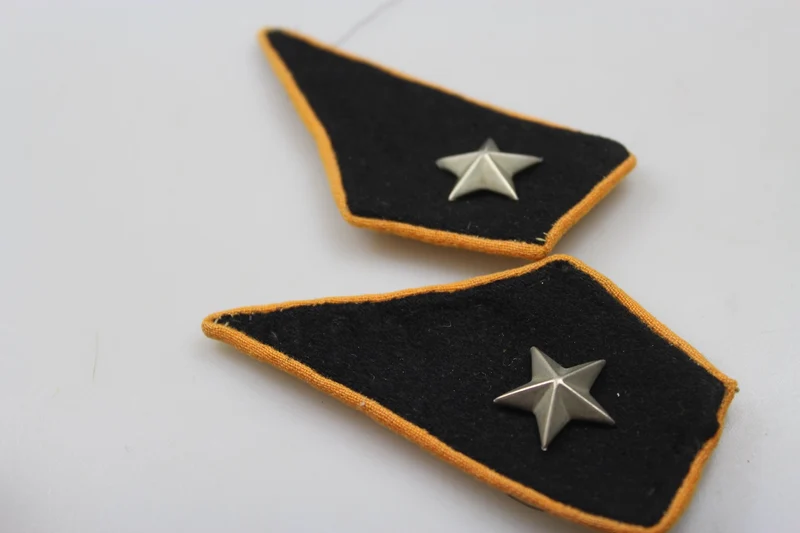 Ein Paar M.34-Artillerie-Schulterriemen von REI aus den 30er Jahren
