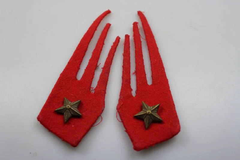 Ansteckfahnen des 6. „Aosta Lancers“-Regiments aus den 30er Jahren