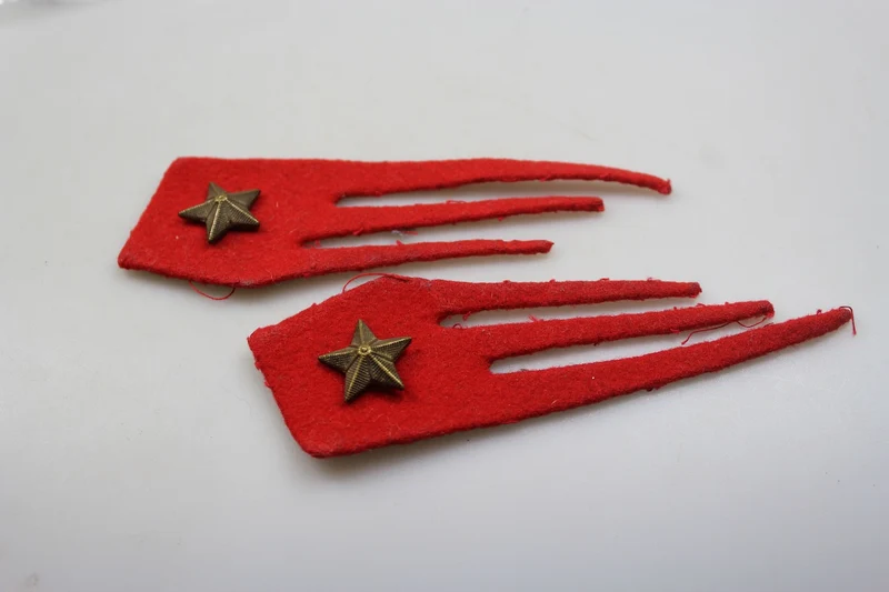 Ansteckfahnen des 6. „Aosta Lancers“-Regiments aus den 30er Jahren