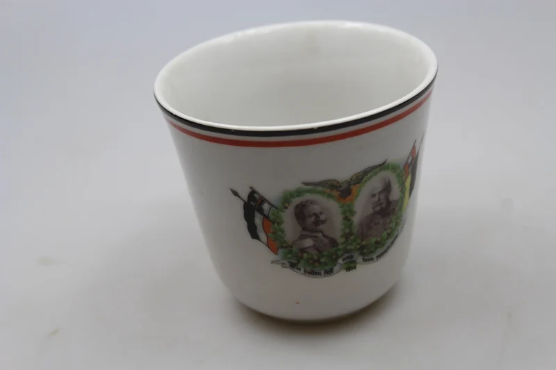 Patriotische Teetasse aus dem Ersten Weltkrieg