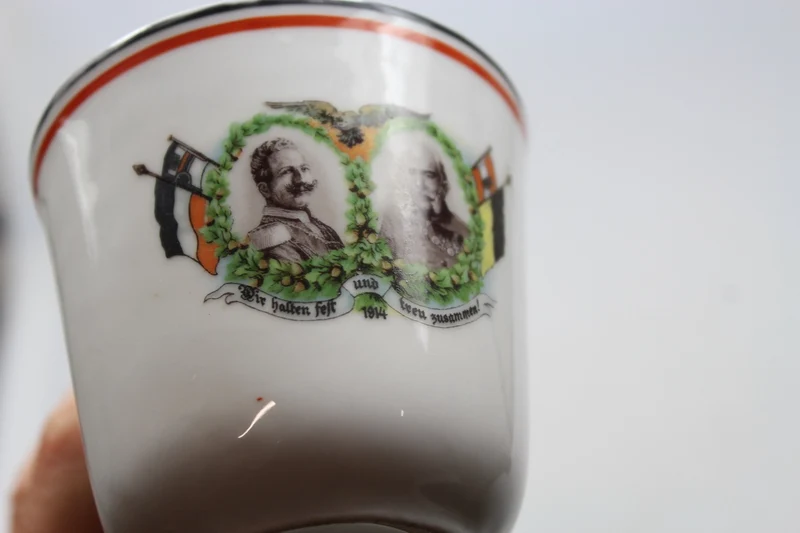 Patriotische Teetasse aus dem Ersten Weltkrieg