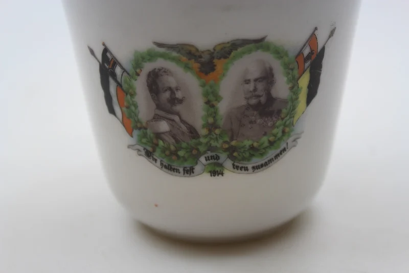 Patriotische Teetasse aus dem Ersten Weltkrieg