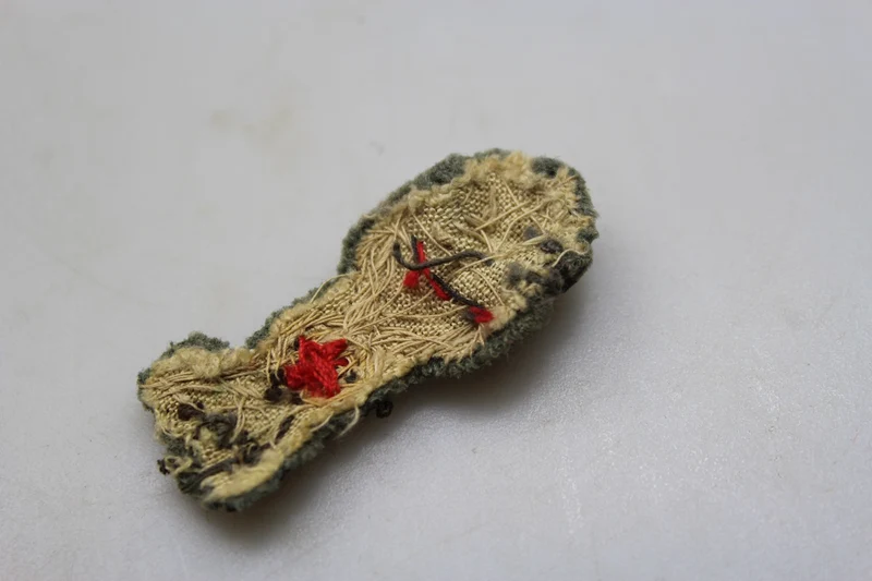 Emblem der Offiziersmütze eines REI-Apothekers aus dem Zweiten Weltkrieg