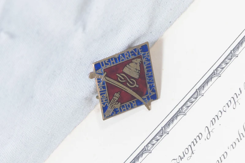 Albanien Kampagne Emaille Pin