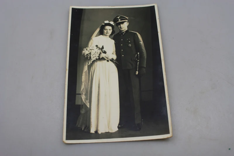 Hochzeitsfoto eines SS-Offiziers
