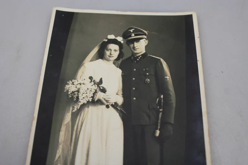 Hochzeitsfoto eines SS-Offiziers