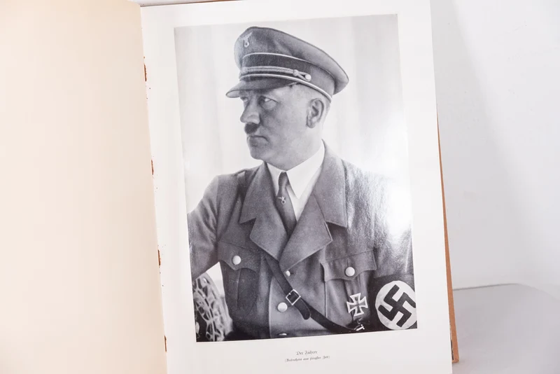 „Deutschland Erwacht“. Stickeralbum