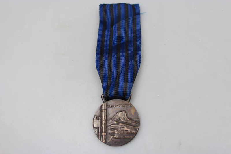 AOI-Medaille - "Viele Feinde, viel Ehre"