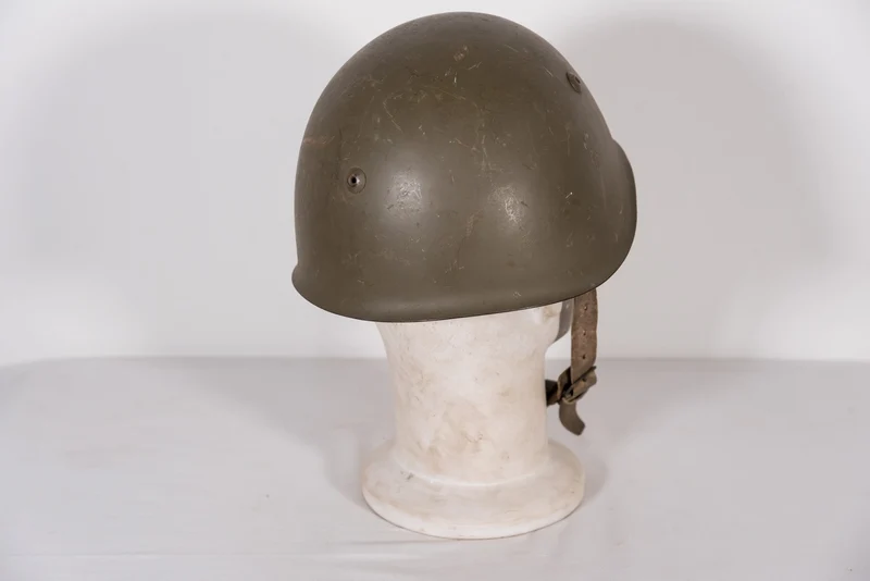 Italienischer M.33-Helm der Nachkriegszeit mit Fries