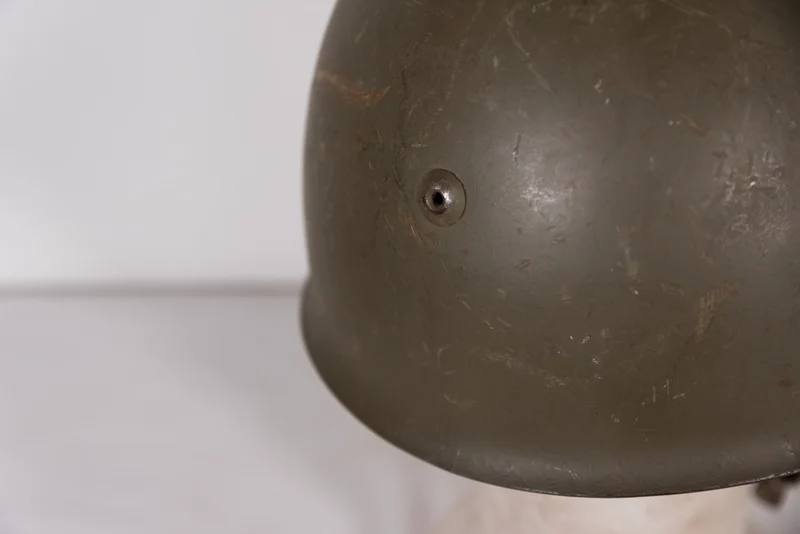Italienischer M.33-Helm der Nachkriegszeit mit Fries